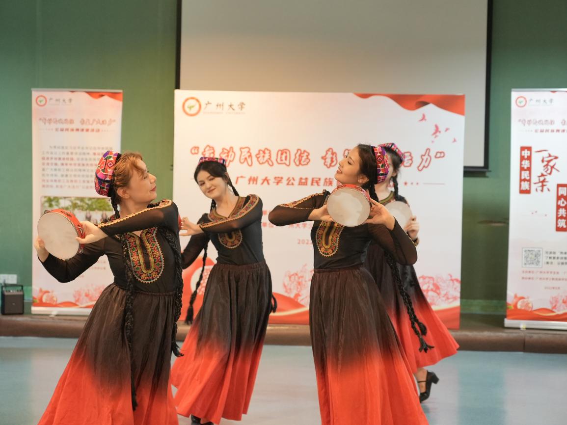 图3：舞蹈串烧维吾尔民族舞
